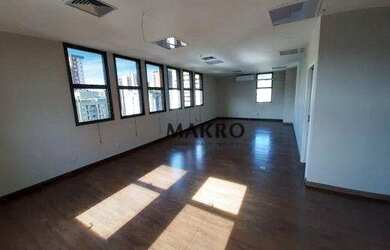 Imagem: O depósito possui 1 Vaga na garagem e 90m² de Área e está