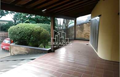 Imagem: A casa possui 3 Dormitórios, 1 Banheiro, 4 Vagas na garagem