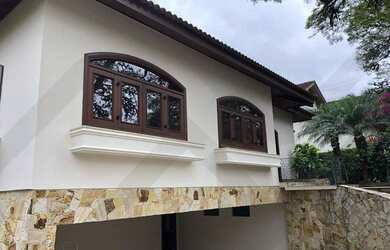 Imagem: A casa em condomínio possui 4 Dormitórios, 5 Banheiros, 3