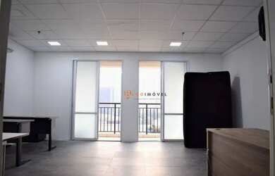 Imagem: O depósito possui 1 Vaga na garagem, 47m² de Área e está