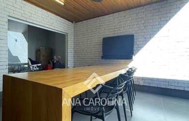 Imagem: A casa possui 3 Dormitórios, 2 Banheiros, 2 Vagas na garagem