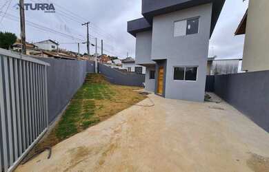 Imagem: A casa possui 2 Dormitórios, 2 Banheiros, 4 Vagas na garagem