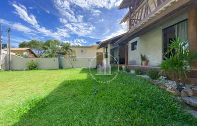 Imagem: A casa possui 3 Dormitórios, 3 Banheiros, 1 Vaga na garagem