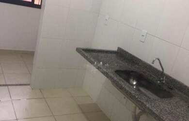 Imagem: O apartamento possui 2 Dormitórios, 1 Banheiro, 1 Vaga na garagem