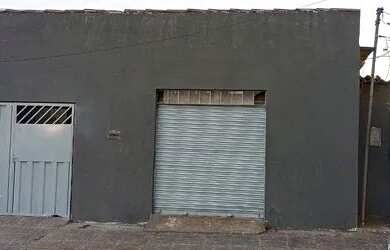 Imagem: A casa possui 3 Dormitórios, 2 Banheiros, 1 Vaga na garagem