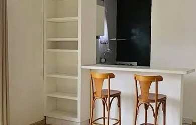 Imagem: O apartamento possui 1 Dormitório, 1 Banheiro, 1 Vaga na garagem