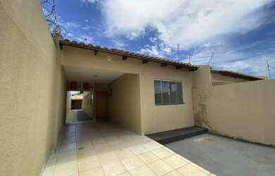 Imagem: A casa à venda possui 3 Dormitórios, 2 Banheiros, 2 Vagas