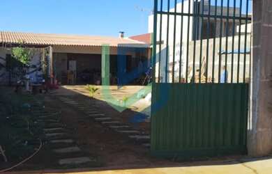 Imagem: A casa em condomínio possui 1 Dormitório, 2 Banheiros, 5 Vagas