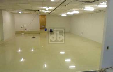 Imagem: O depósito possui 1 Vaga na garagem, 176m² de Área e está