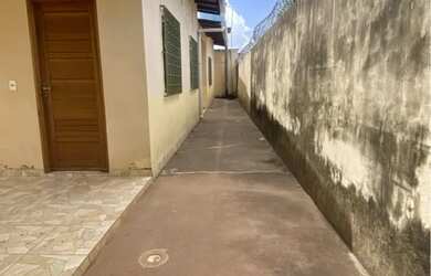 Imagem: A casa possui 2 Dormitórios, 1 Banheiro e está localizado