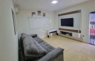 Imagem 2: Casa Residência em Jaú. Varanda, 12m² de Área, 3 Vagas na garageme2...