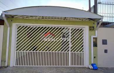 Imagem: A casa possui 3 Dormitórios, 2 Banheiros, 2 Vagas na garagem