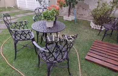 Imagem: A casa possui 3 Dormitórios, 3 Banheiros, 2 Vagas na garagem