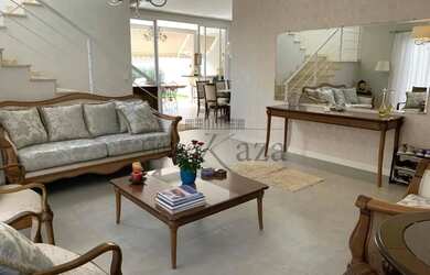 Imagem: A casa em condomínio possui 4 Dormitórios, 4 Banheiros, 4