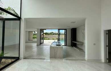 Imagem 7: Mansão 4 suítes, pé direito aprox. 6m no Aldeias do Lago