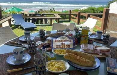 Imagem: A casa em condomínio possui 4 Dormitórios, 3 Banheiros, 1