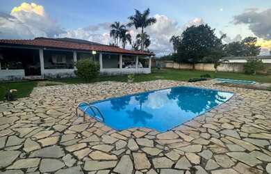 Imagem: A casa em condomínio possui 3 Dormitórios, 2.700m² de Área