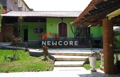 Imagem: A casa possui 3 Dormitórios, 2 Banheiros, 3 Vagas na garagem