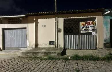 Imagem: A casa possui 3 Dormitórios, 1 Banheiro, 1 Vaga na garagem