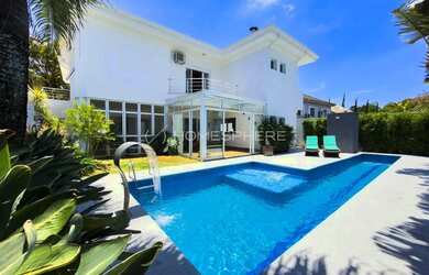 Imagem: A casa em condomínio possui 4 Dormitórios, 5 Banheiros, 5