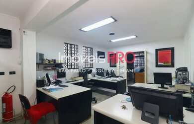 Imagem: O depósito possui 5 Vagas na garagem, 800m² de Área e está