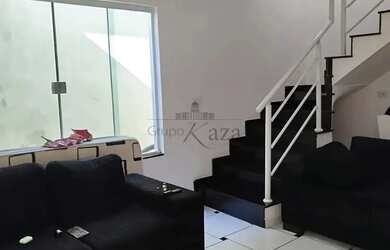 Imagem: A casa possui 2 Dormitórios, 1 Banheiro, 1 Vaga na garagem