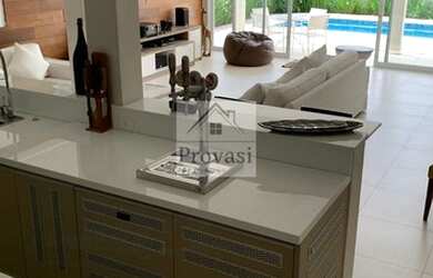 Imagem: A casa possui 4 Dormitórios, 5 Banheiros, 4 Vagas na garagem