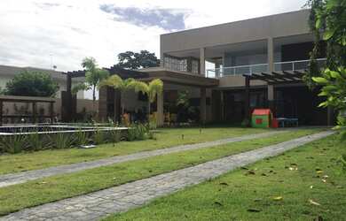 Imagem: A casa em condomínio possui 4 Dormitórios, 5 Banheiros, 5