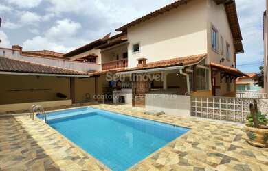 Imagem: A casa em condomínio possui 3 Dormitórios, 1 Banheiro, 2 Vagas