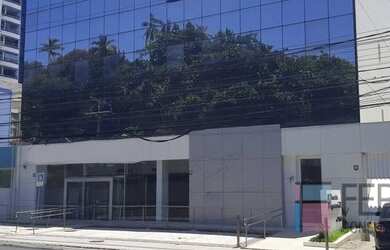 Imagem: O depósito possui 5 Vagas na garagem e 792m² de Área e está