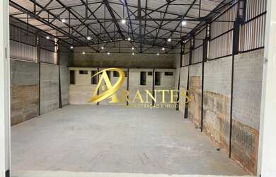 Imagem: O depósito possui 5 Vagas na garagem e 629m² de Área e está