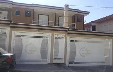 Imagem: A casa possui 3 Dormitórios, 5 Banheiros, 5 Vagas na garagem