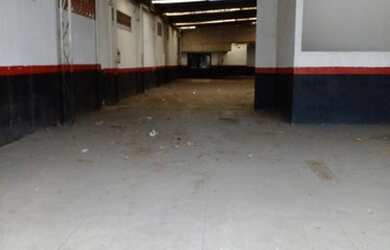 Imagem: O depósito possui 1 Vaga na garagem, 500m² de Área e está