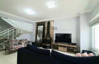 Imagem: A casa em condomínio possui 4 Dormitórios, 3 Banheiros, 2