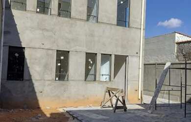 Imagem: O depósito possui 5 Vagas na garagem, 300m² de Área e está