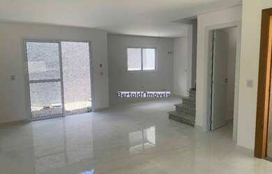 Imagem: A casa possui 3 Dormitórios, 4 Banheiros, 2 Vagas na garagem