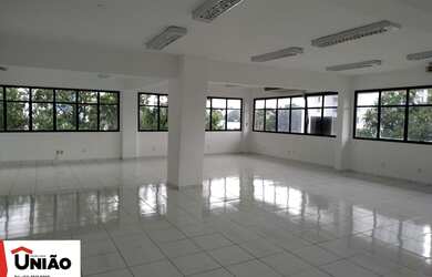 Imagem: O depósito possui 3 Vagas na garagem, 150m² de Área e está