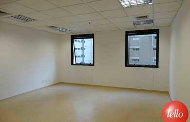 Imagem: O depósito possui 1 Vaga na garagem, 42m² de Área e está