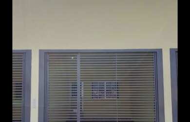 Imagem: A casa possui 2 Dormitórios, 3 Banheiros, 1 Vaga na garagem