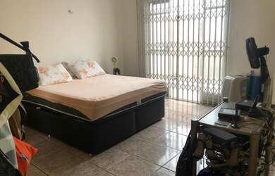 Imagem: A casa possui 4 Dormitórios, 5 Banheiros, 2 Vagas na garagem