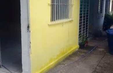 Imagem: A casa possui 2 Dormitórios, 1 Banheiro, 1 Vaga na garagem