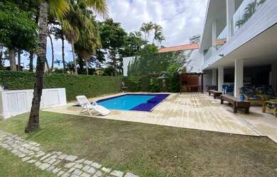 Imagem: A casa em condomínio possui 5 Dormitórios, 5 Banheiros, 4