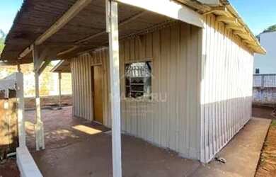 Imagem: A casa possui 2 Dormitórios, 1 Banheiro, 4 Vagas na garagem