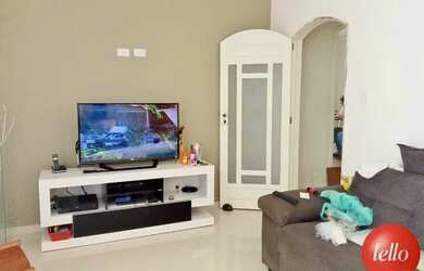 Imagem: A casa possui 3 Dormitórios, 2 Banheiros, 2 Vagas na garagem