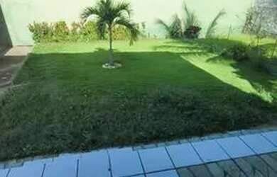 Imagem: A casa possui 3 Dormitórios, 3 Banheiros, 4 Vagas na garagem