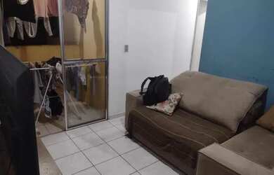 Imagem: O apartamento possui 2 Dormitórios, 1 Banheiro, 1 Vaga na garagem