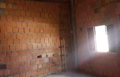 Imagem: A casa possui 1 Dormitório e 1 Banheiro e está localizado