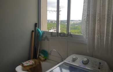 Imagem: O apartamento possui 2 Dormitórios, 1 Banheiro, 1 Vaga na garagem