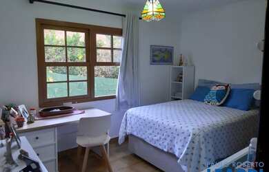 Imagem: A casa em condomínio possui 5 Dormitórios, 2 Banheiros, 2