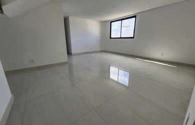 Imagem: O apartamento possui 3 Dormitórios, 1 Banheiro, 3 Vagas na